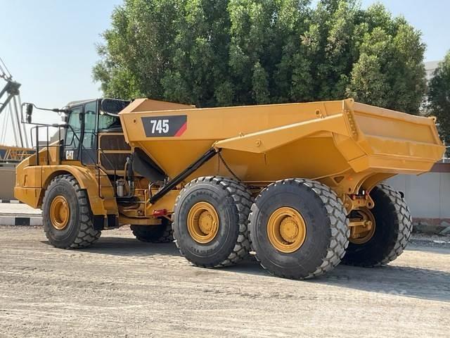 CAT 745 アーティキュレート式ダンプトラック