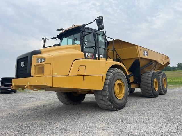 CAT 745 アーティキュレート式ダンプトラック
