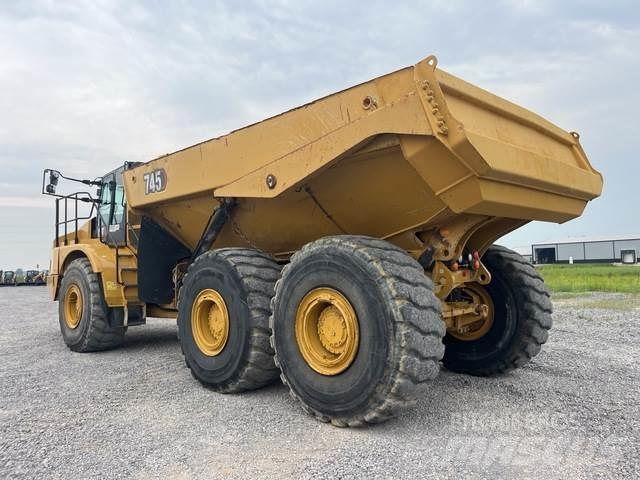 CAT 745 アーティキュレート式ダンプトラック