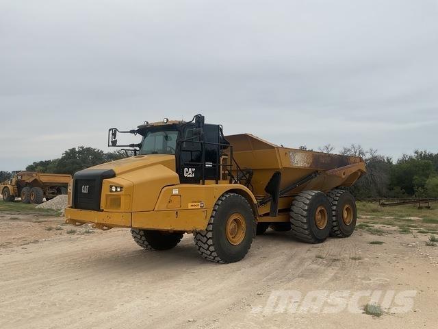 CAT 745 アーティキュレート式ダンプトラック