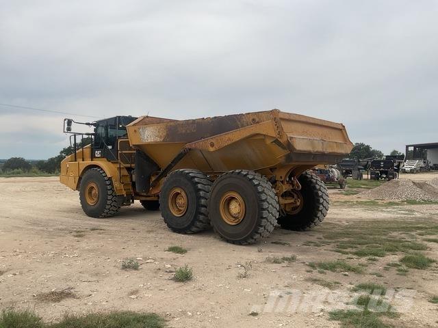 CAT 745 アーティキュレート式ダンプトラック