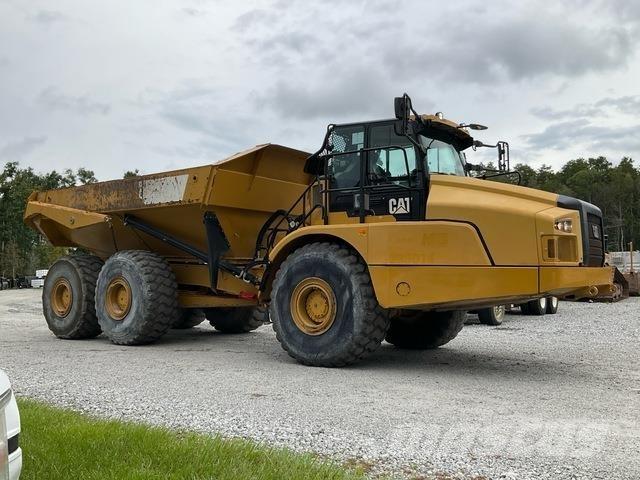 CAT 745 アーティキュレート式ダンプトラック