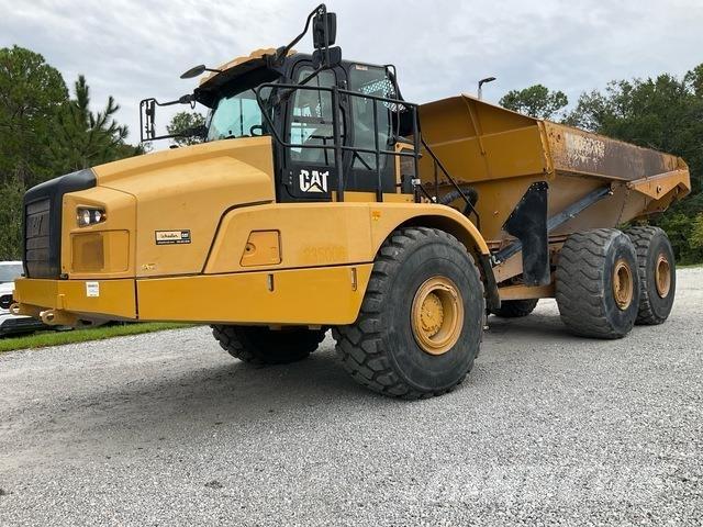 CAT 745 アーティキュレート式ダンプトラック