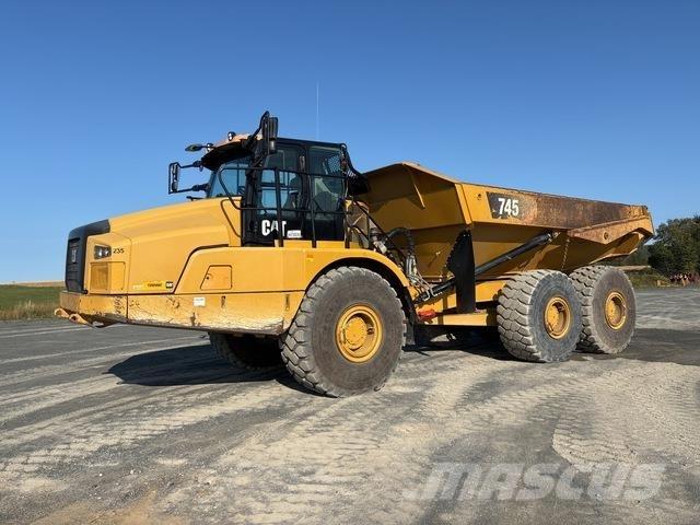 CAT 745 アーティキュレート式ダンプトラック