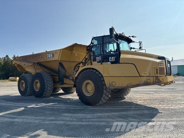 CAT 745 アーティキュレート式ダンプトラック