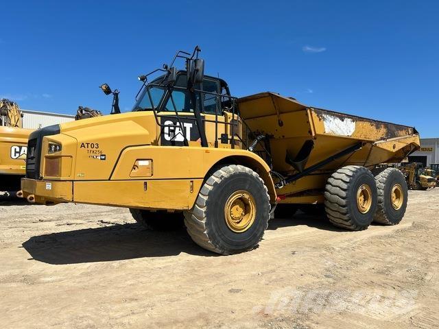 CAT 745C アーティキュレート式ダンプトラック