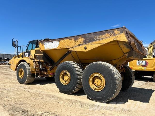 CAT 745C アーティキュレート式ダンプトラック