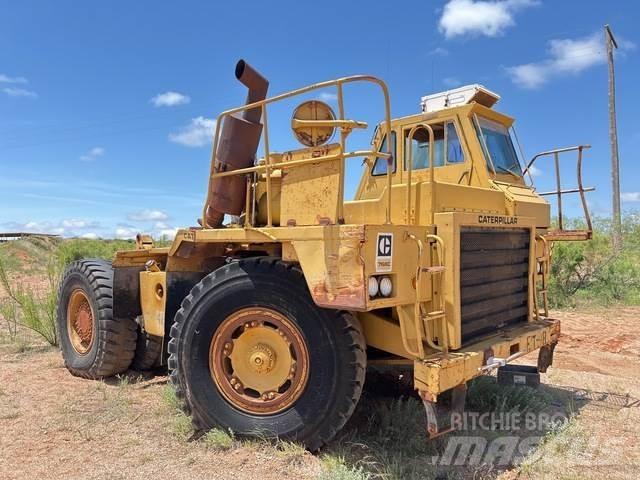 CAT 768C アーティキュレート式ダンプトラック