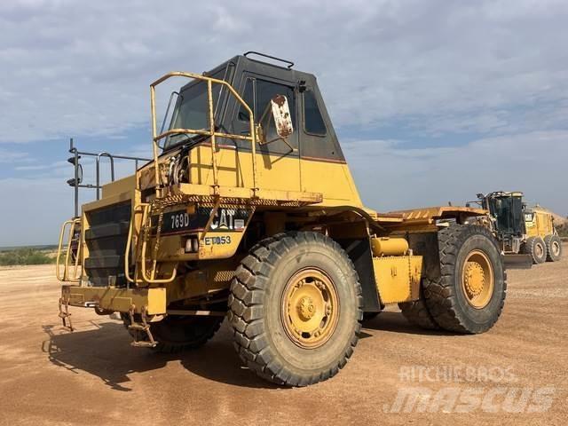 CAT 769D アーティキュレート式ダンプトラック