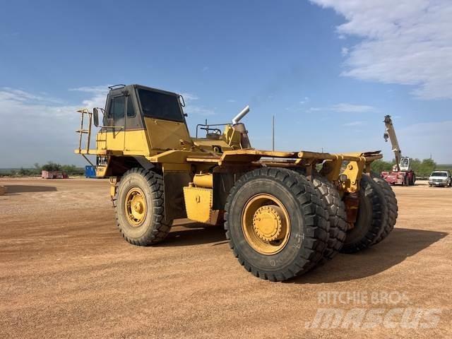 CAT 769D アーティキュレート式ダンプトラック