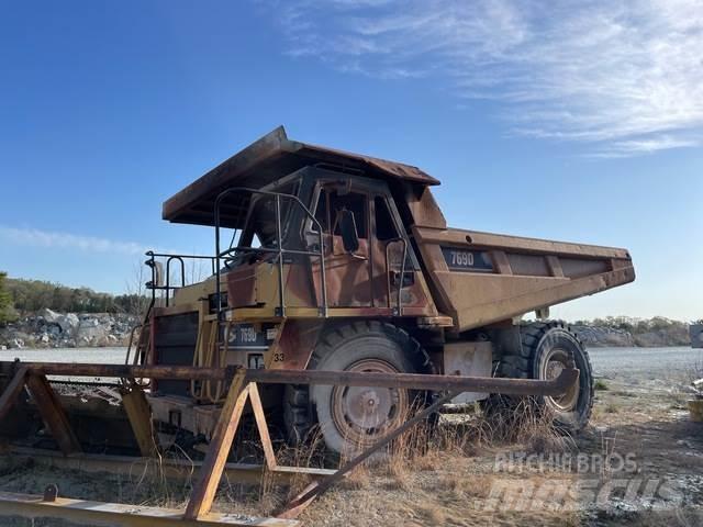CAT 769D アーティキュレート式ダンプトラック