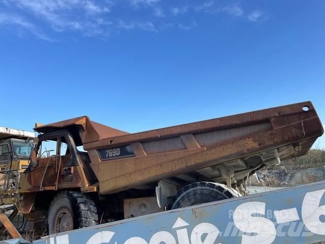 CAT 769D アーティキュレート式ダンプトラック