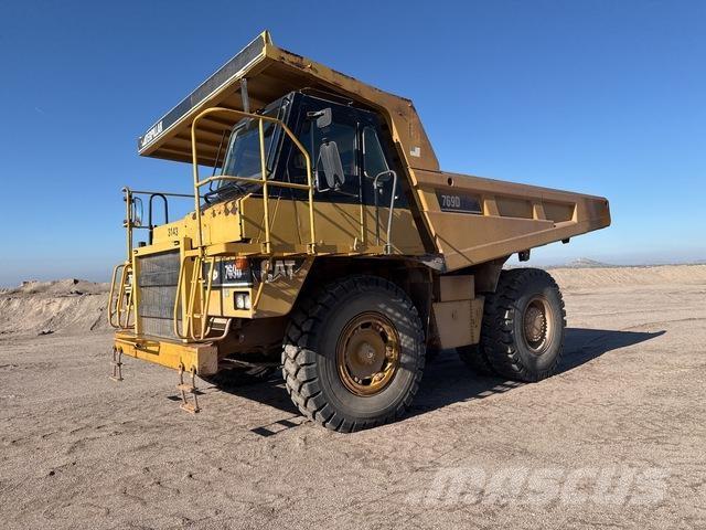 CAT 769D アーティキュレート式ダンプトラック