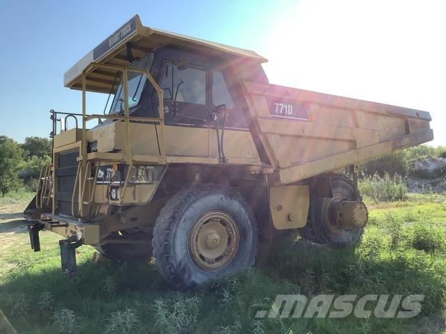 CAT 771D アーティキュレート式ダンプトラック