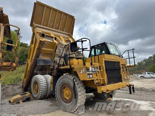 CAT 771D アーティキュレート式ダンプトラック