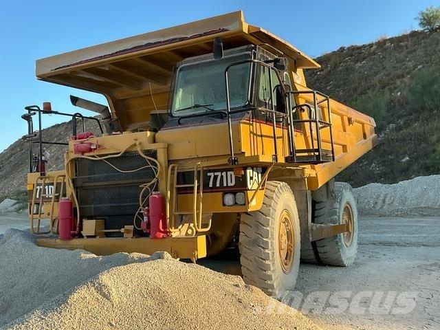 CAT 771D アーティキュレート式ダンプトラック