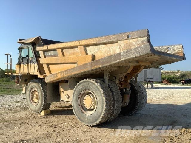 CAT 771D アーティキュレート式ダンプトラック