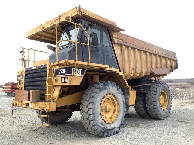 CAT 773B アーティキュレート式ダンプトラック