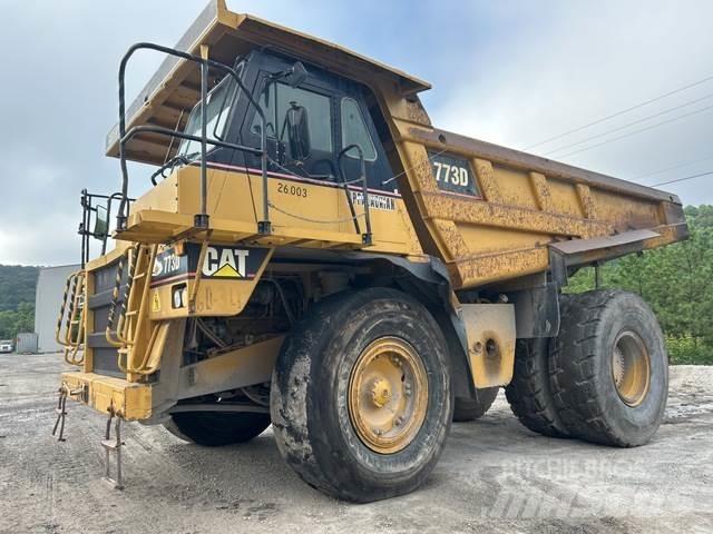 CAT 773D アーティキュレート式ダンプトラック