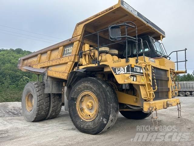 CAT 773D アーティキュレート式ダンプトラック