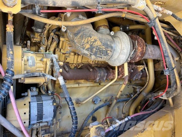 CAT 773D アーティキュレート式ダンプトラック