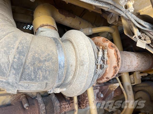 CAT 773D アーティキュレート式ダンプトラック