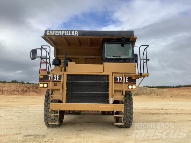 CAT 773E アーティキュレート式ダンプトラック