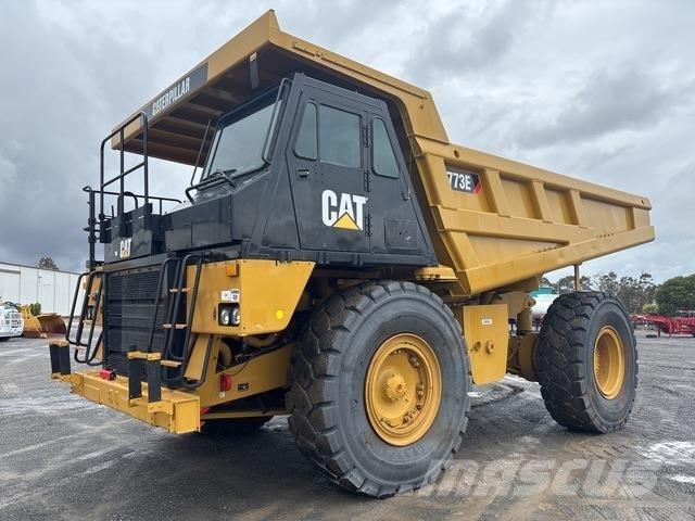 CAT 773E アーティキュレート式ダンプトラック