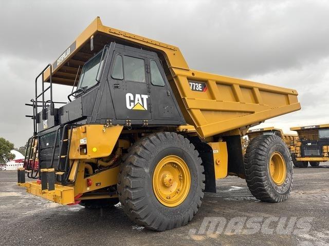 CAT 773E アーティキュレート式ダンプトラック
