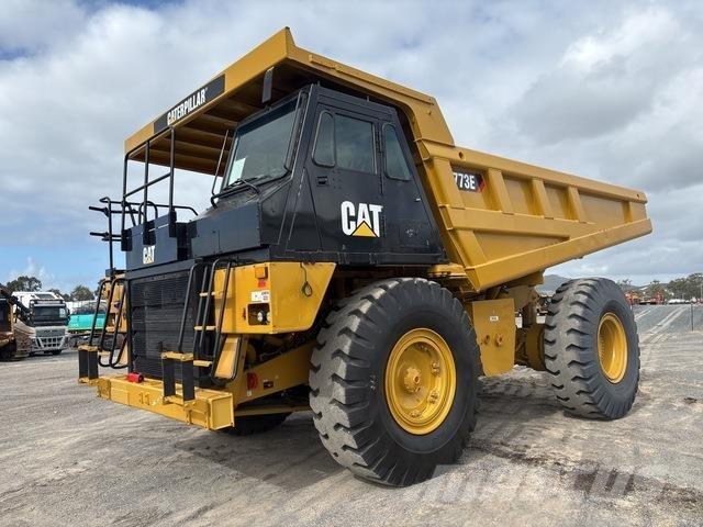 CAT 773E アーティキュレート式ダンプトラック