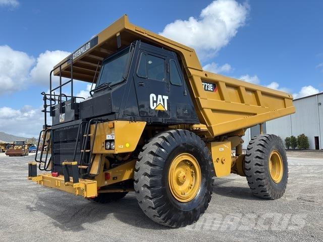 CAT 773E アーティキュレート式ダンプトラック