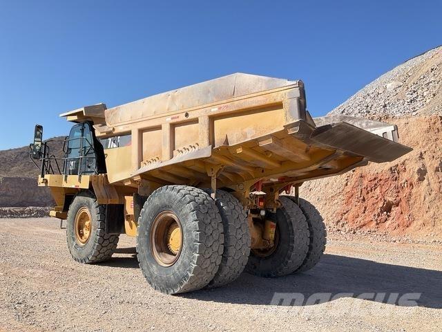 CAT 773F アーティキュレート式ダンプトラック