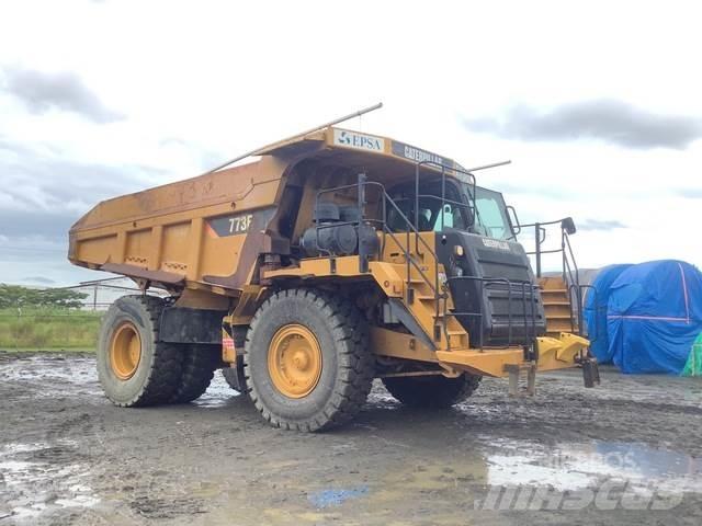CAT 773F アーティキュレート式ダンプトラック