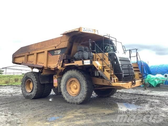 CAT 773F アーティキュレート式ダンプトラック