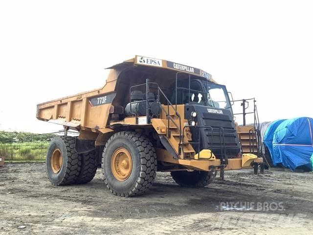 CAT 773F アーティキュレート式ダンプトラック