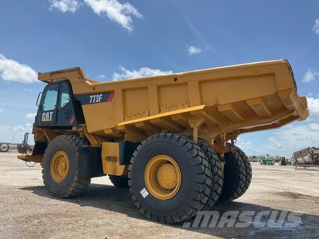 CAT 773F アーティキュレート式ダンプトラック