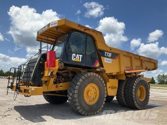 CAT 773F アーティキュレート式ダンプトラック