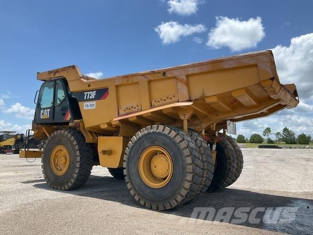 CAT 773F アーティキュレート式ダンプトラック