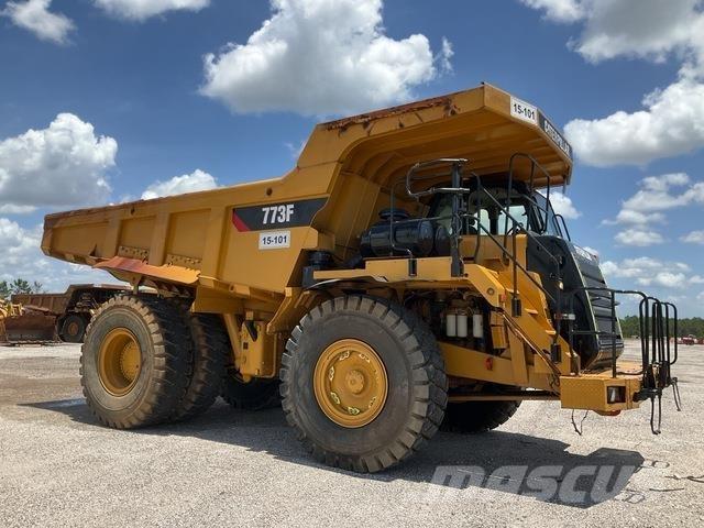 CAT 773F アーティキュレート式ダンプトラック