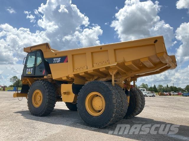 CAT 773F アーティキュレート式ダンプトラック