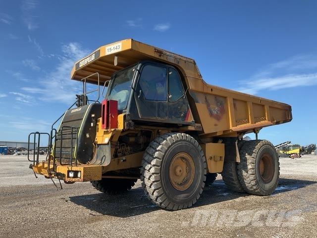 CAT 773F アーティキュレート式ダンプトラック