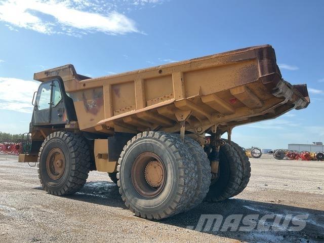 CAT 773F アーティキュレート式ダンプトラック