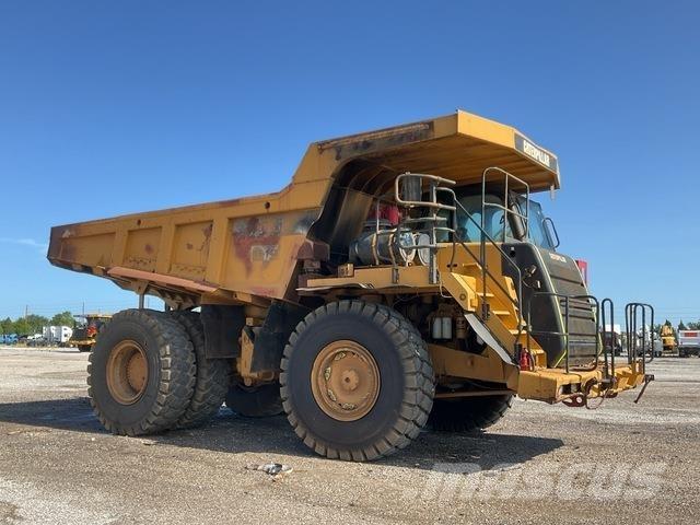 CAT 773F アーティキュレート式ダンプトラック