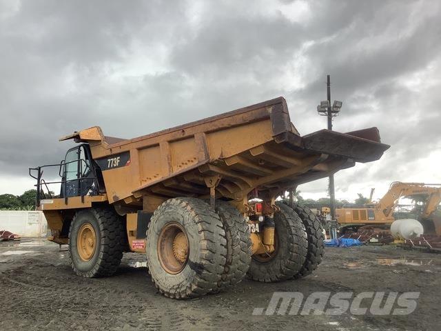 CAT 773F アーティキュレート式ダンプトラック
