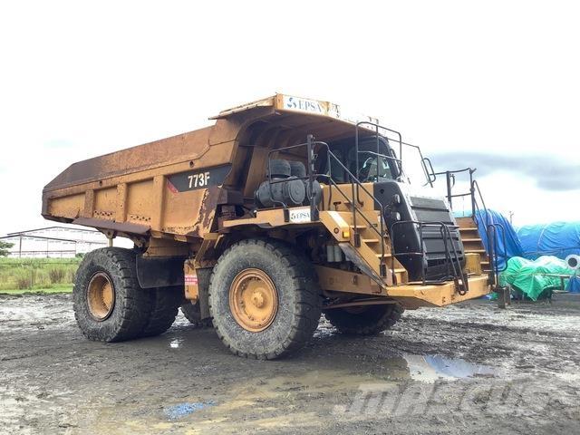 CAT 773F アーティキュレート式ダンプトラック