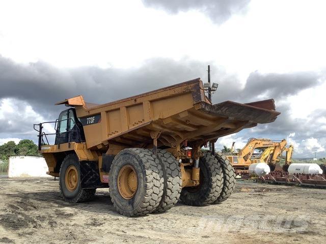 CAT 773F アーティキュレート式ダンプトラック