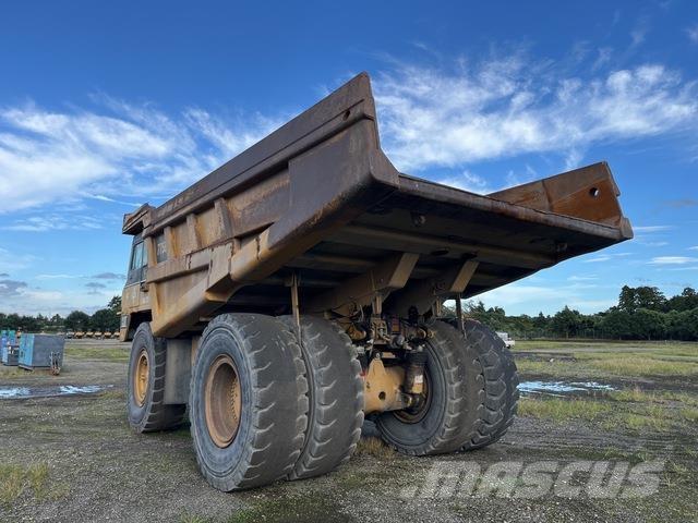CAT 775D アーティキュレート式ダンプトラック