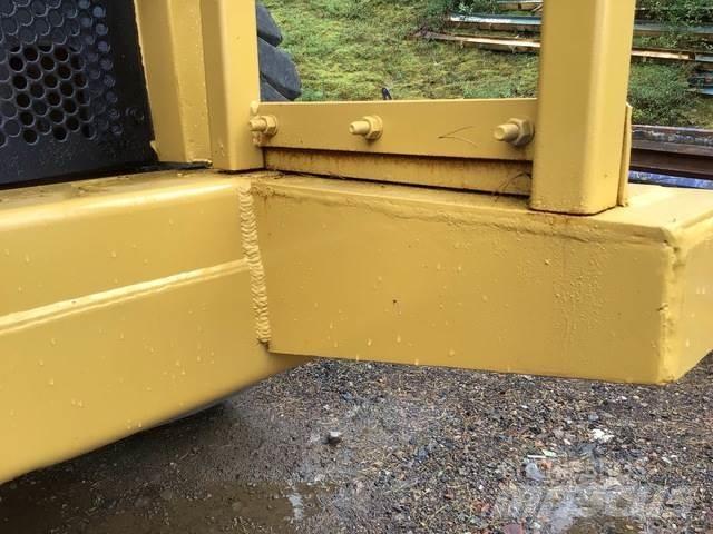 CAT 775D アーティキュレート式ダンプトラック
