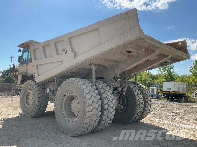 CAT 775E アーティキュレート式ダンプトラック