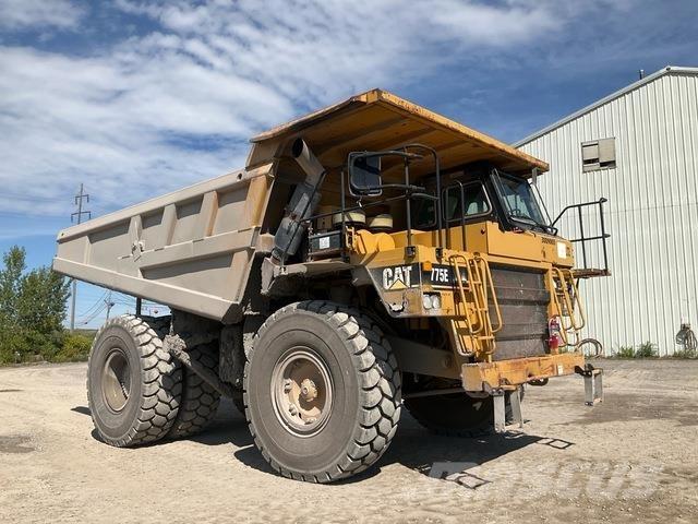 CAT 775E アーティキュレート式ダンプトラック